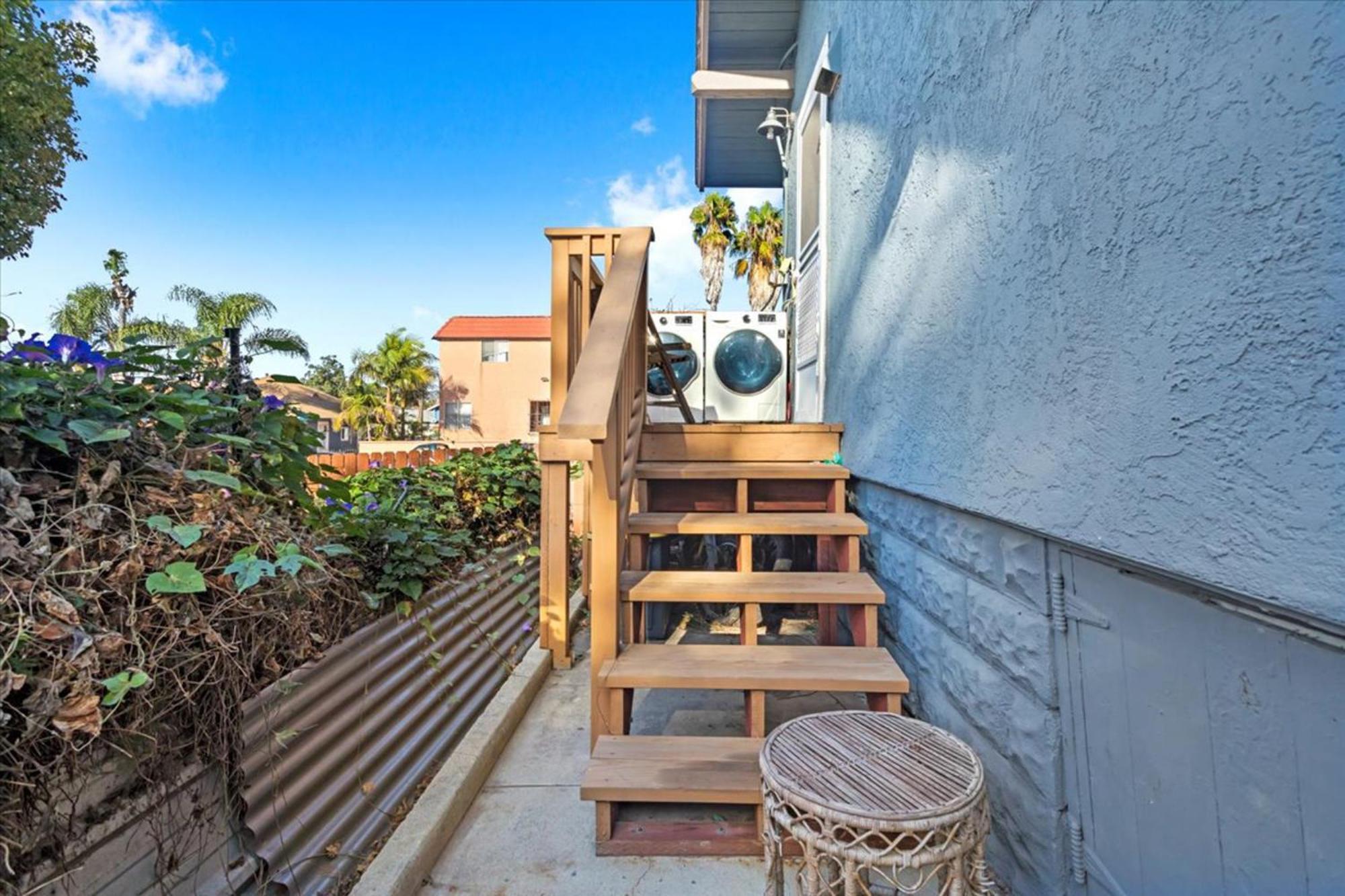 New Beautiful Boho By Beach, Downtown + Shops Holiday home
