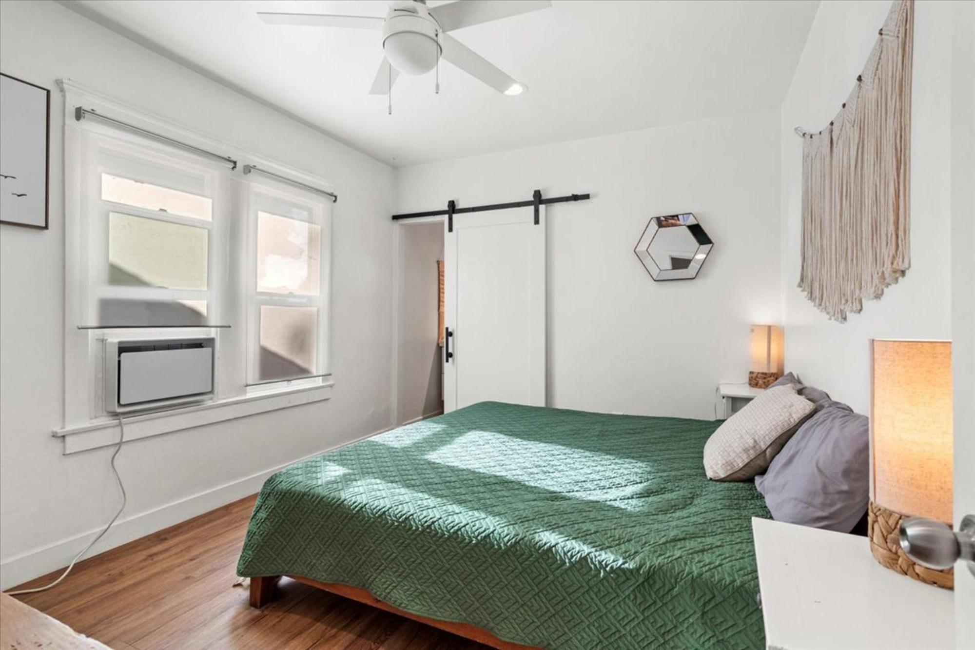 Holiday home New Beautiful Boho By Beach, Downtown + Shops
