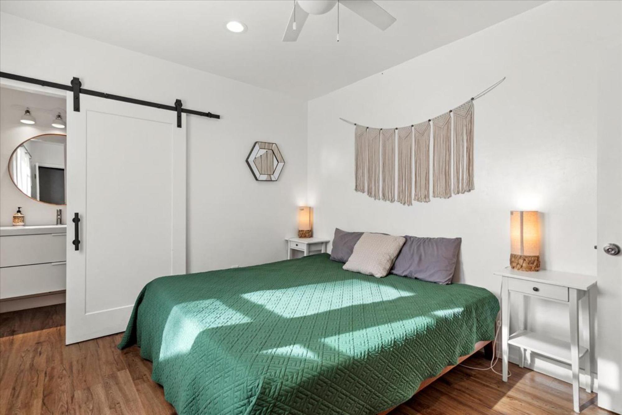New Beautiful Boho By Beach, Downtown + Shops Holiday home *